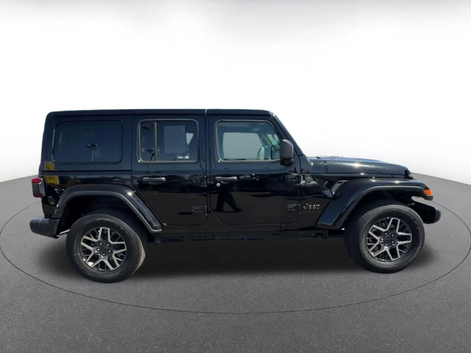 2025 Jeep JL Wrangler - Image 17 of 31