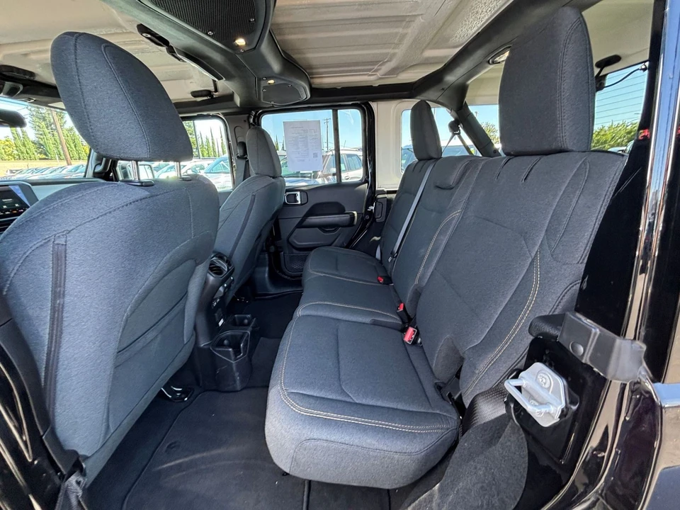 2025 Jeep JL Wrangler - Image 27 of 31