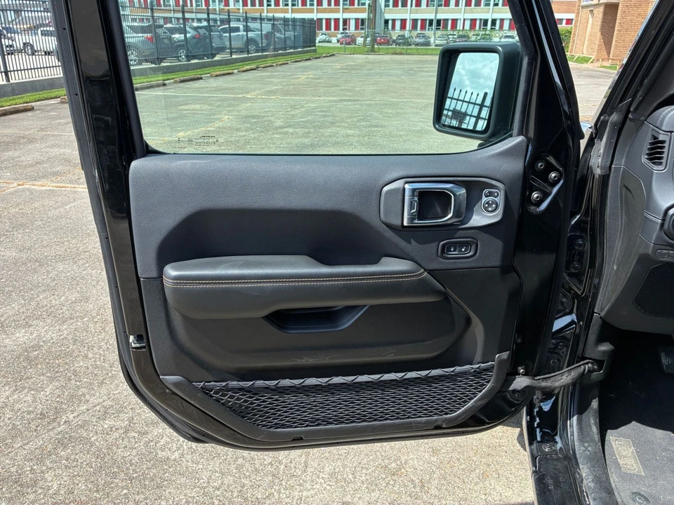 2025 Jeep JL Wrangler - Image 20 of 31