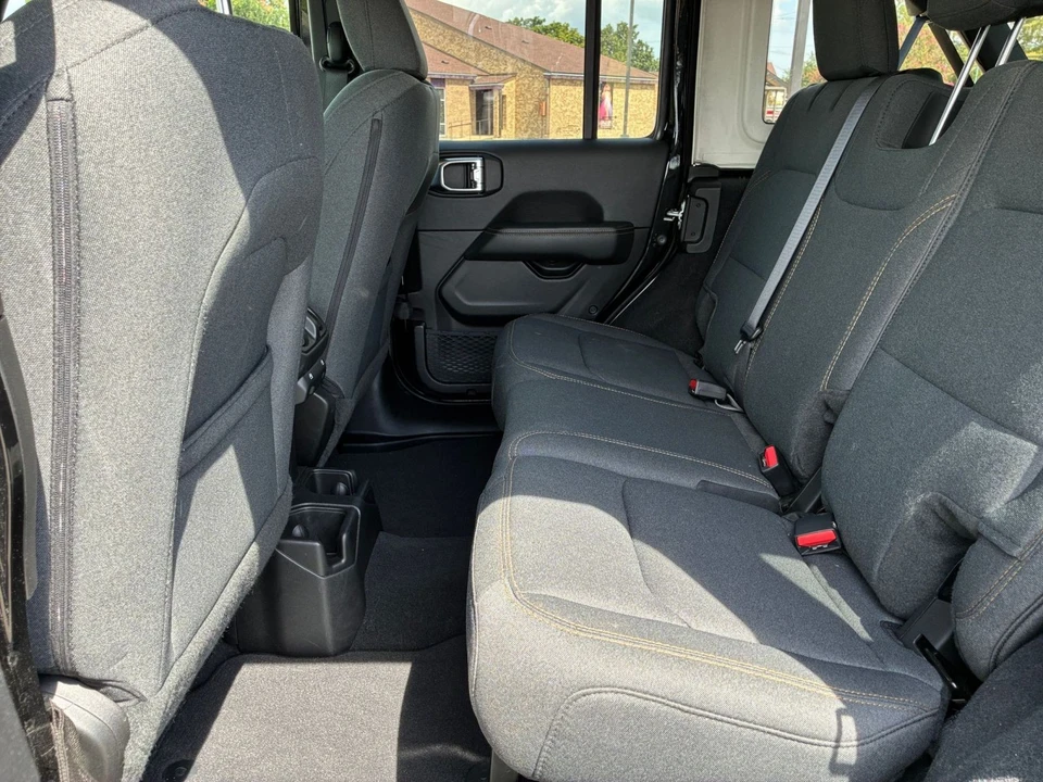 2025 Jeep JL Wrangler - Image 26 of 31