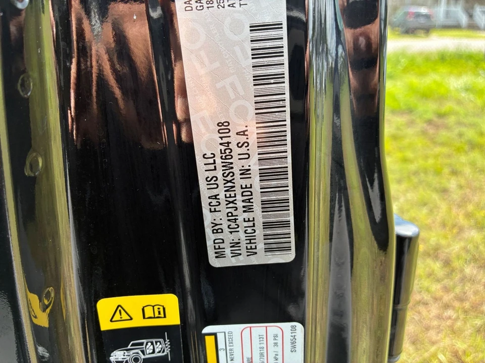2025 Jeep JL Wrangler - Image 29 of 31