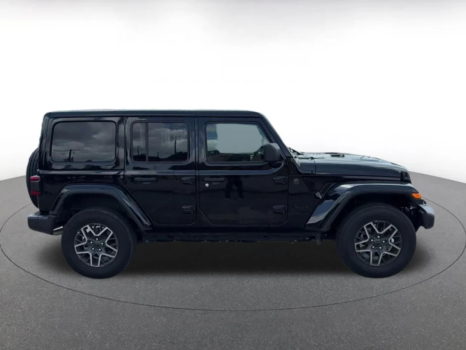 2025 Jeep JL Wrangler - Image 17 of 31