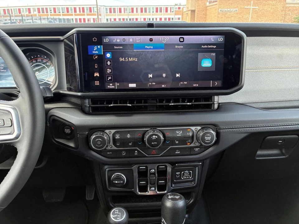2025 Jeep JL Wrangler - Image 18 of 31