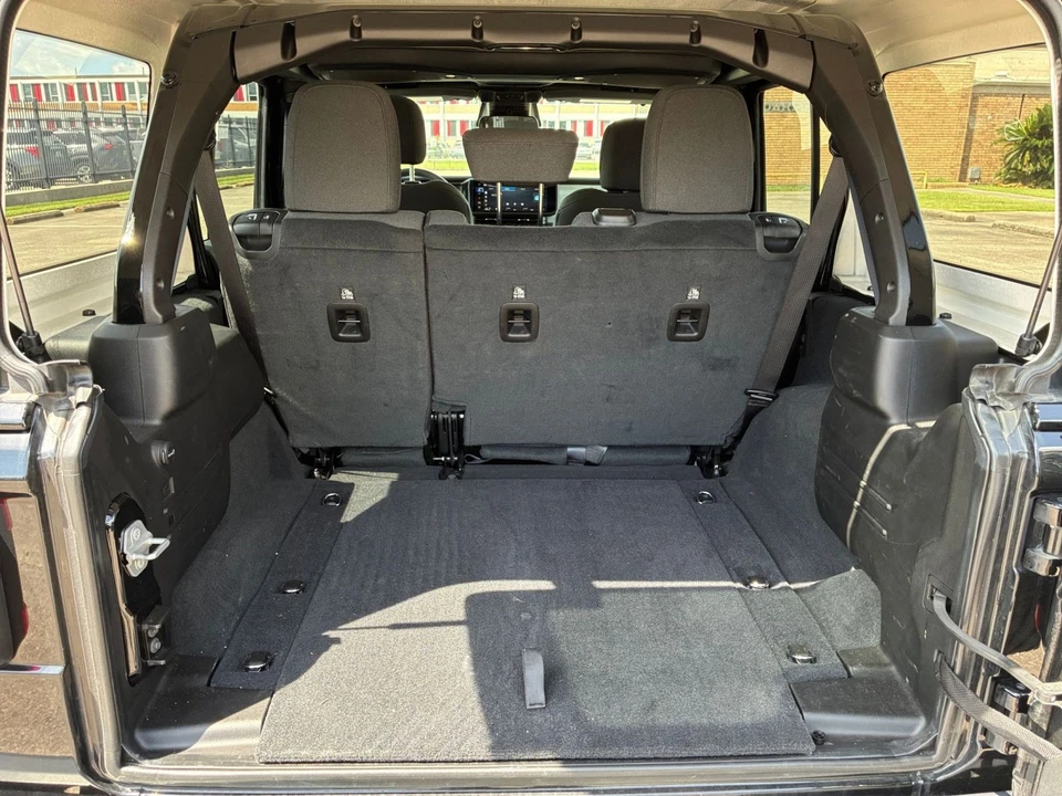 2025 Jeep JL Wrangler - Image 31 of 31