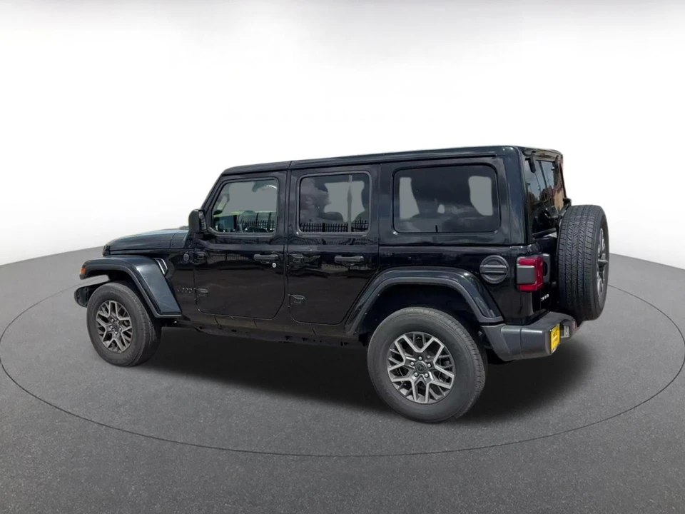 2025 Jeep JL Wrangler - Image 11 of 31