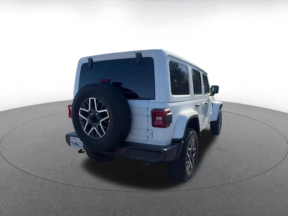 2025 Jeep JL Wrangler - Image 16 of 31