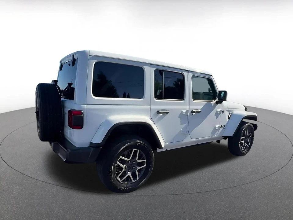 2025 Jeep JL Wrangler - Image 17 of 31