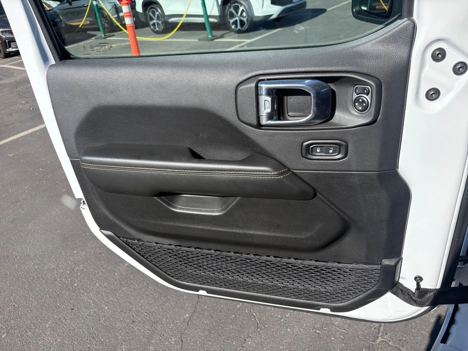 2025 Jeep JL Wrangler - Image 20 of 31