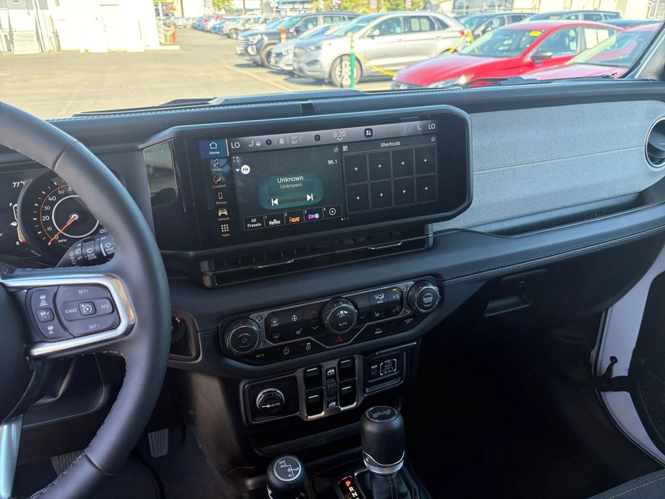 2025 Jeep JL Wrangler - Image 19 of 31