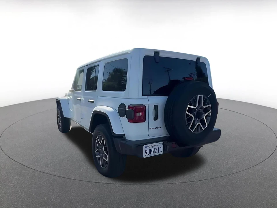 2025 Jeep JL Wrangler - Image 13 of 31