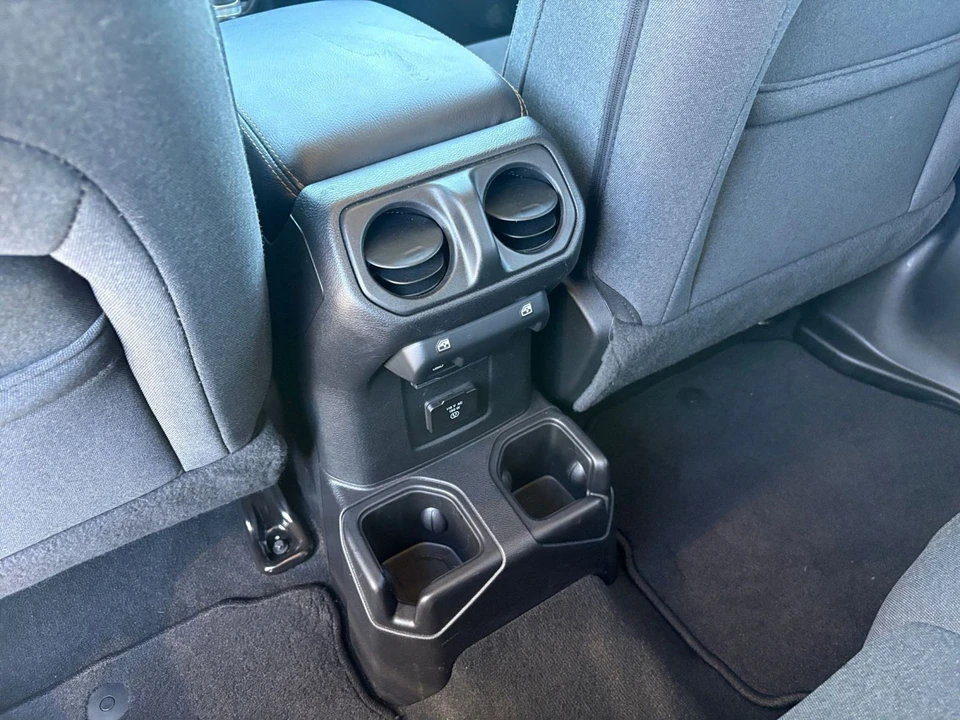 2025 Jeep JL Wrangler - Image 24 of 31
