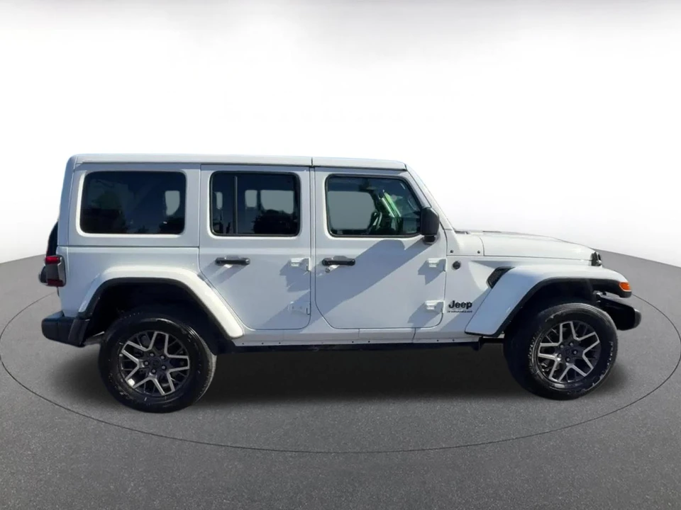 2025 Jeep JL Wrangler - Image 18 of 31