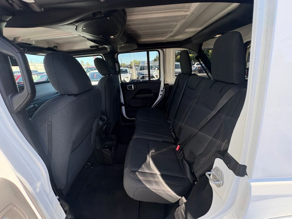 2025 Jeep JL Wrangler - Image 27 of 31