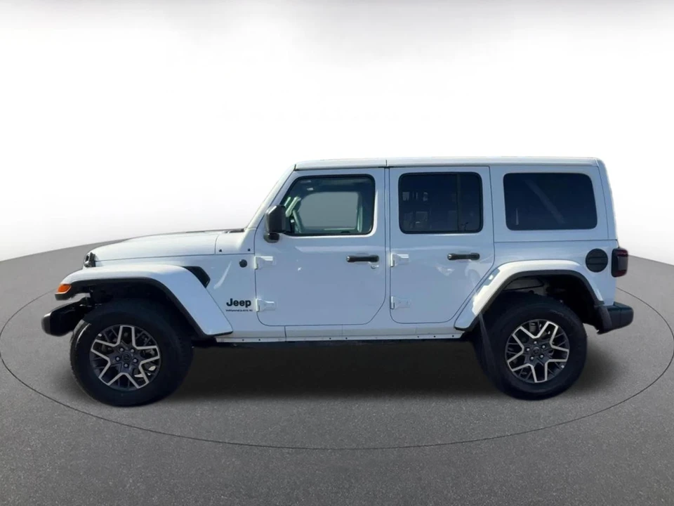 2025 Jeep JL Wrangler - Image 11 of 31