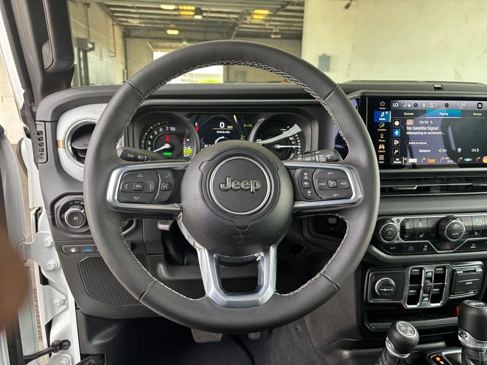 2025 Jeep JL Wrangler - Image 24 of 31