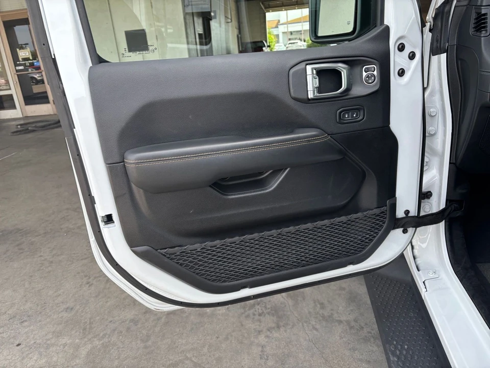 2025 Jeep JL Wrangler - Image 15 of 31