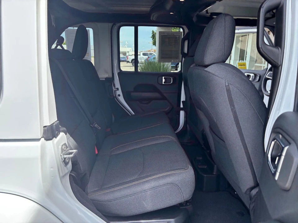 2025 Jeep JL Wrangler - Image 22 of 31