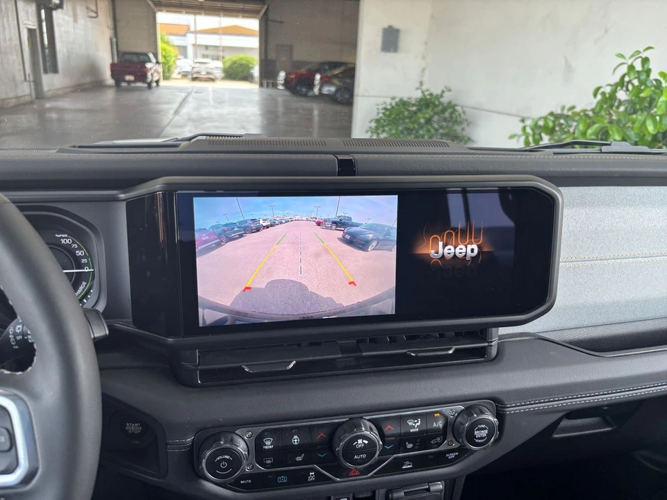 2025 Jeep JL Wrangler - Image 20 of 31