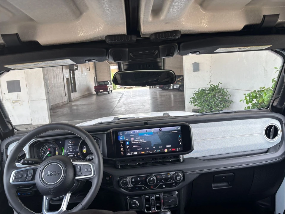 2025 Jeep JL Wrangler - Image 30 of 31