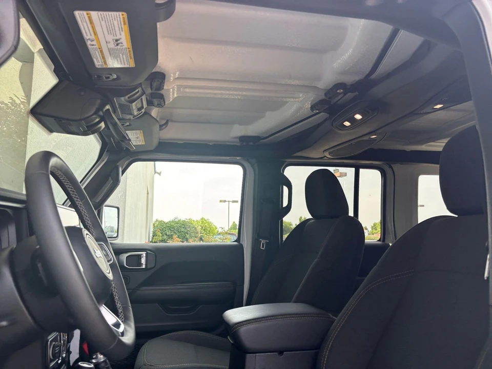 2025 Jeep JL Wrangler - Image 25 of 31