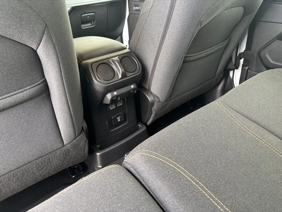 2025 Jeep JL Wrangler - Image 19 of 31