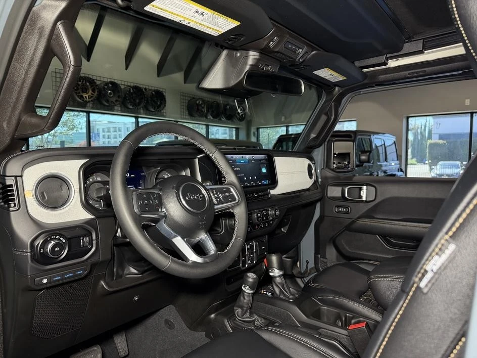 2025 Jeep JL Wrangler - Image 21 of 31