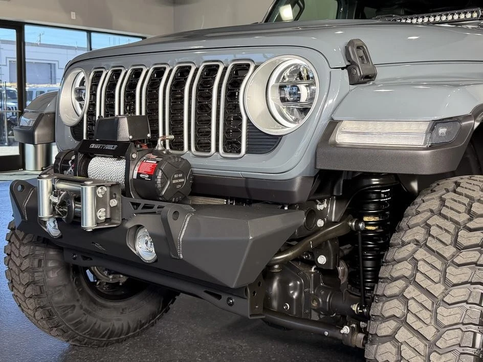 2025 Jeep JL Wrangler - Image 12 of 31