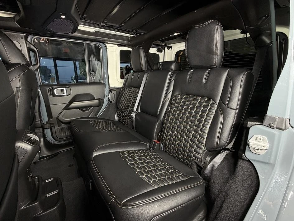 2025 Jeep JL Wrangler - Image 23 of 31