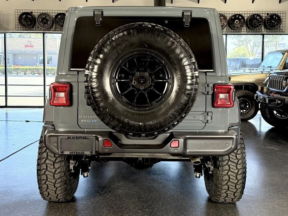 2025 Jeep JL Wrangler - Image 18 of 31