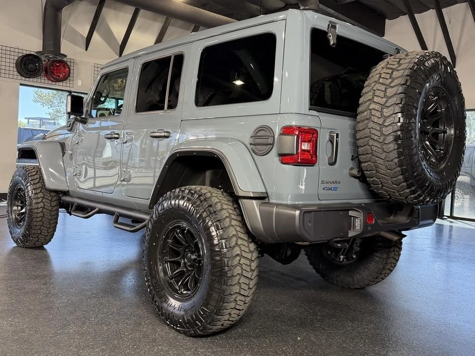 2025 Jeep JL Wrangler - Image 16 of 31