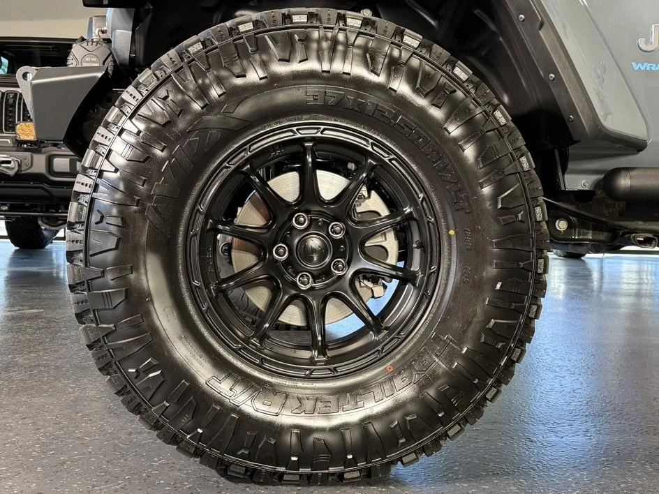 2025 Jeep JL Wrangler - Image 30 of 31