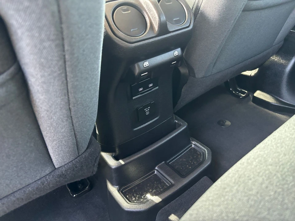 2025 Jeep JL Wrangler - Image 25 of 31