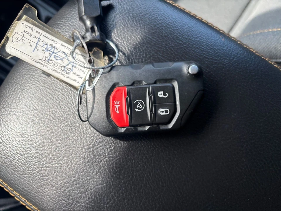 2025 Jeep JL Wrangler - Image 23 of 31