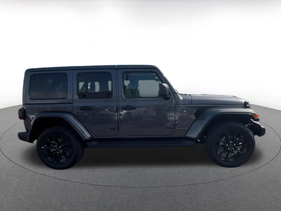 2025 Jeep JL Wrangler - Image 18 of 31