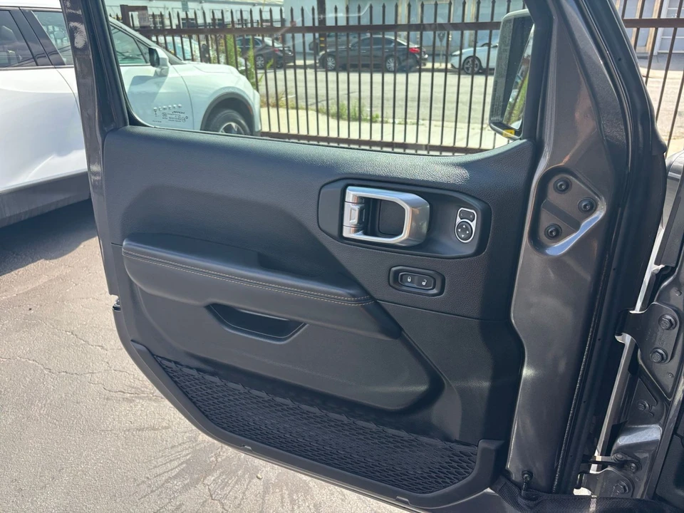 2025 Jeep JL Wrangler - Image 20 of 31