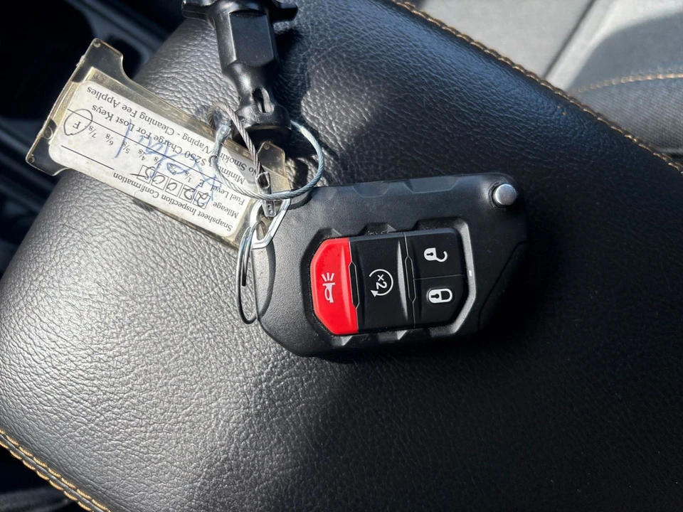 2025 Jeep JL Wrangler - Image 27 of 31