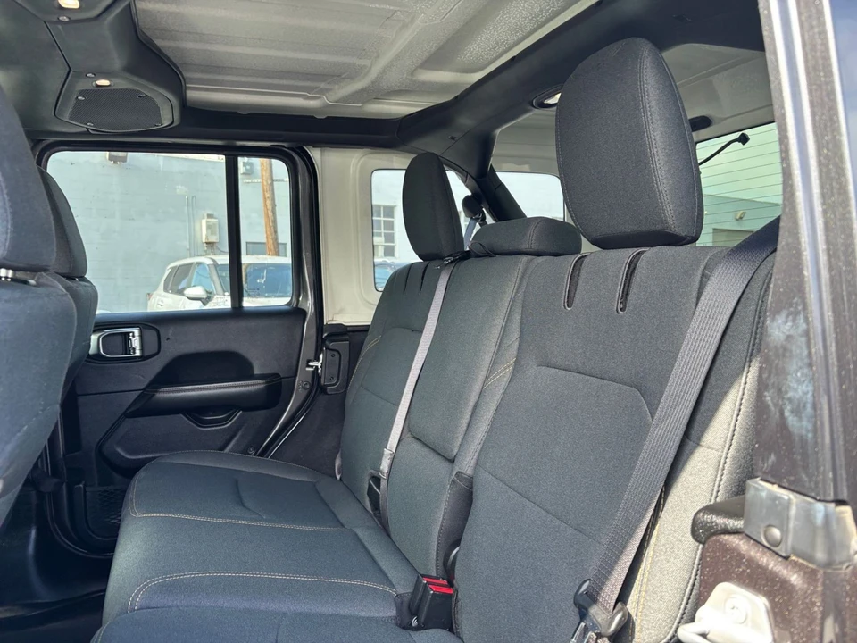 2025 Jeep JL Wrangler - Image 29 of 31