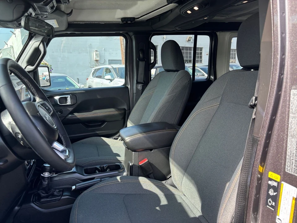 2025 Jeep JL Wrangler - Image 30 of 31
