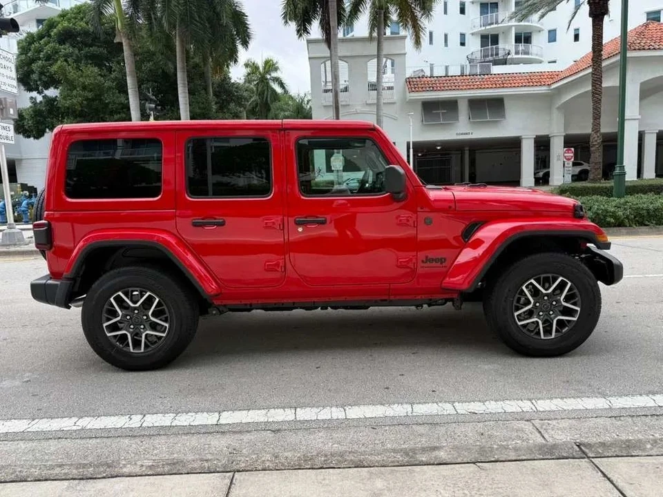 2025 Jeep JL Wrangler - Image 11 of 12
