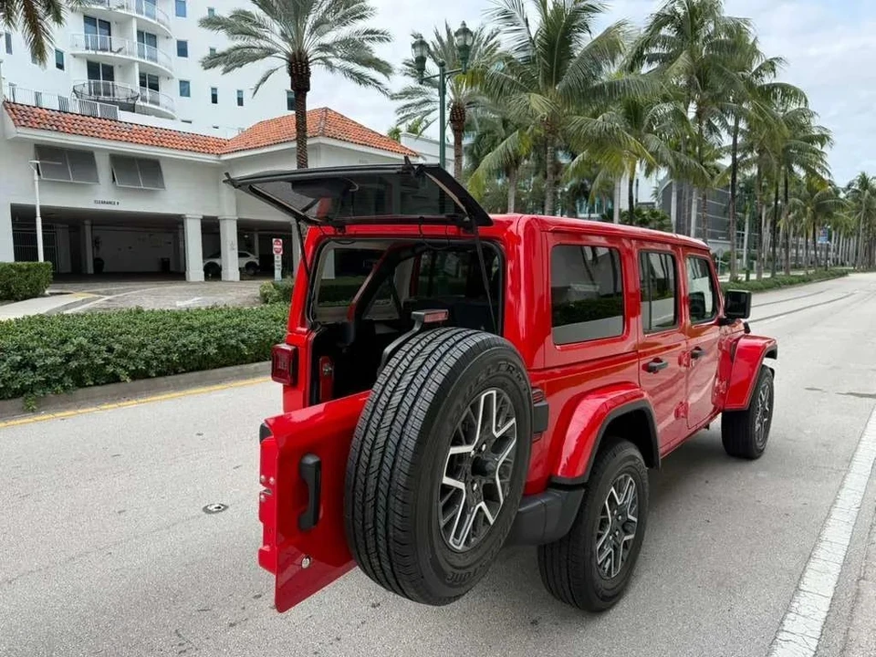 2025 Jeep JL Wrangler - Image 10 of 12
