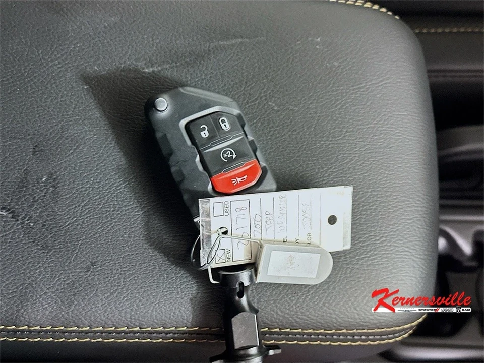 2025 Jeep JL Wrangler - Image 20 of 21