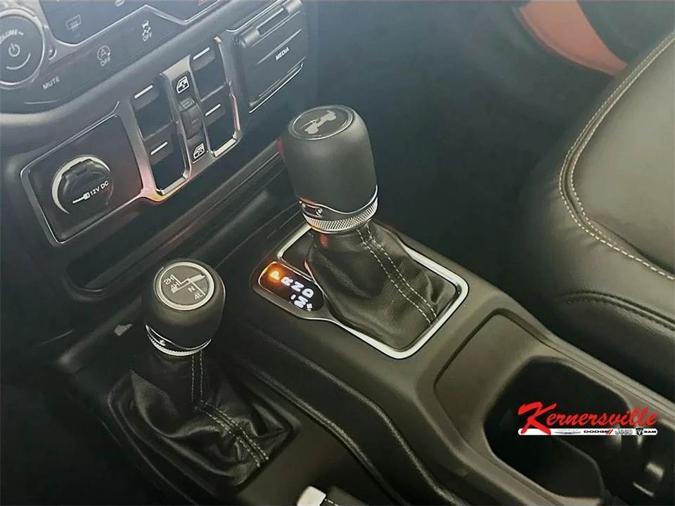 2025 Jeep JL Wrangler - Image 12 of 21
