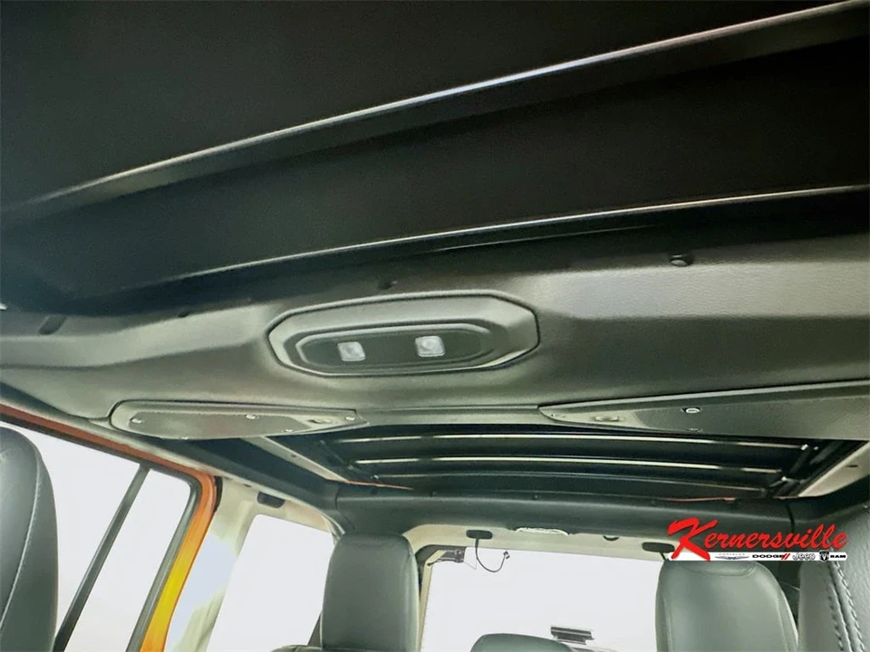 2025 Jeep JL Wrangler - Image 14 of 21