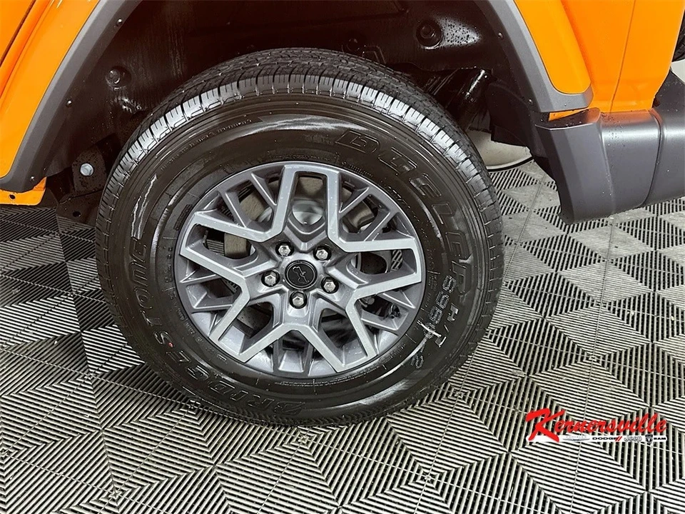 2025 Jeep JL Wrangler - Image 17 of 21