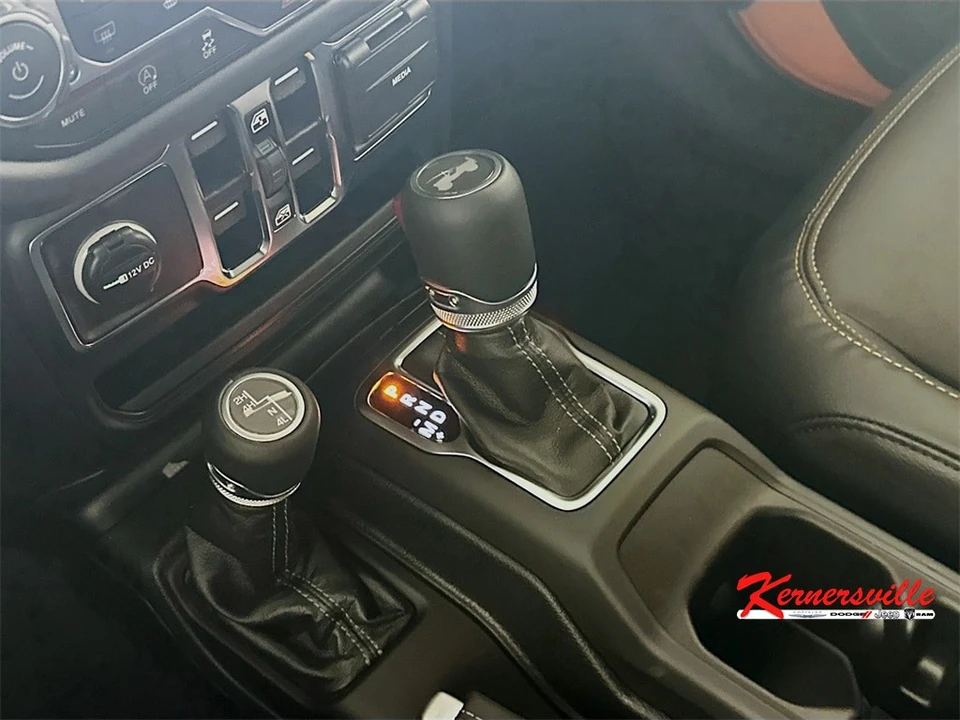 2025 Jeep JL Wrangler - Image 12 of 21