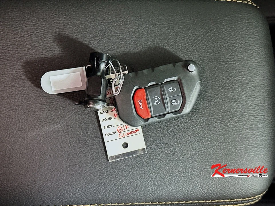 2025 Jeep JL Wrangler - Image 20 of 21