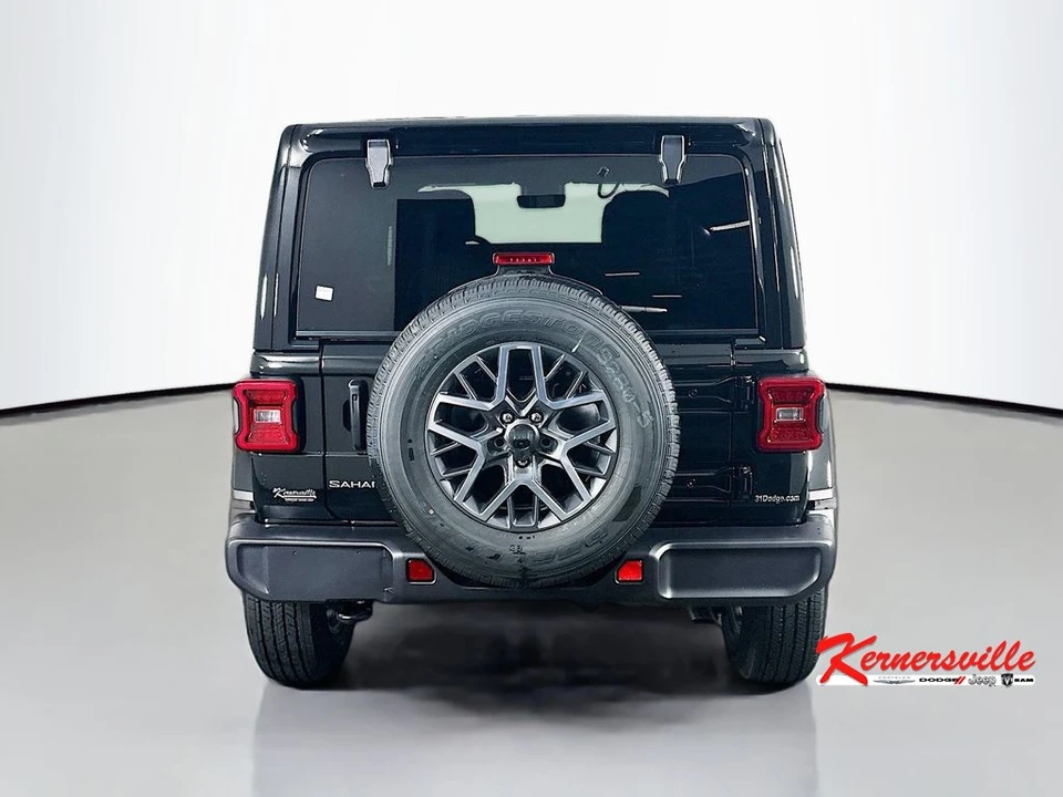 2025 Jeep JL Wrangler - Image 6 of 12