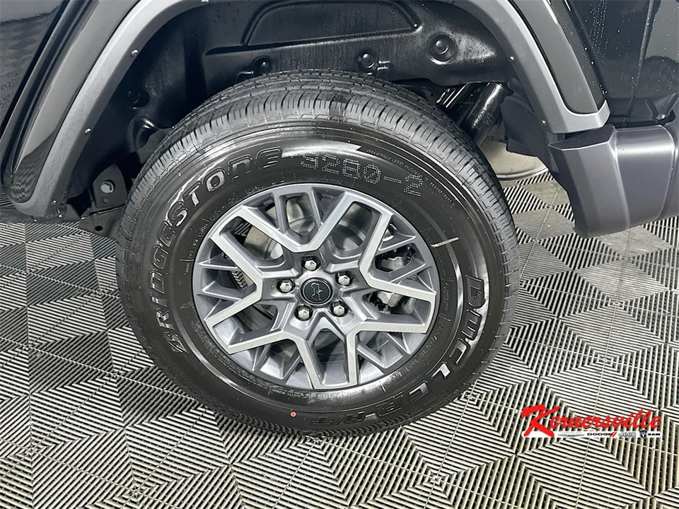2025 Jeep JL Wrangler - Image 17 of 21