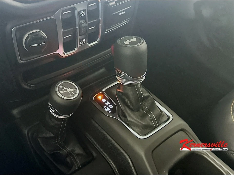 2025 Jeep JL Wrangler - Image 12 of 21