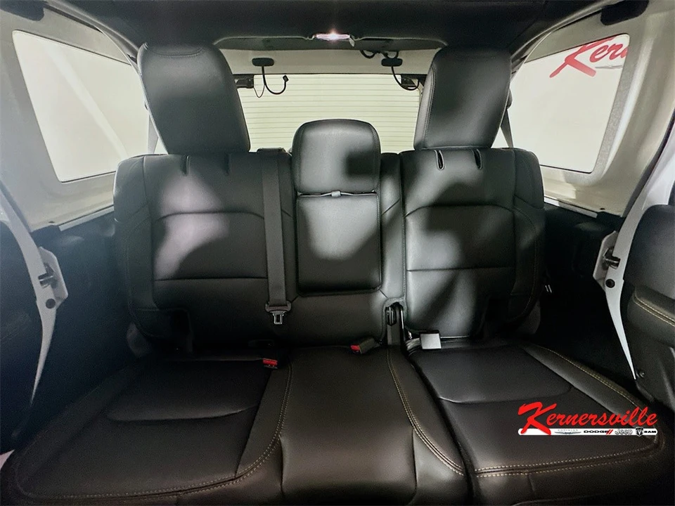 2025 Jeep JL Wrangler - Image 10 of 12